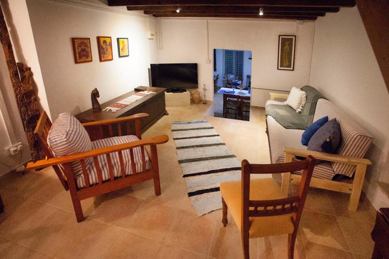 בית הארחה Malya 	Cecilias Courtyard מראה חיצוני תמונה